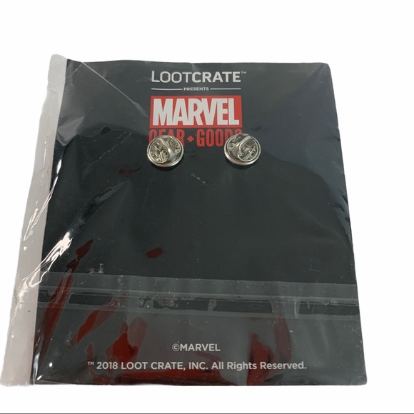 Spider-Man AirPod Case, Keychain, and Pin - Picture 5 of 5